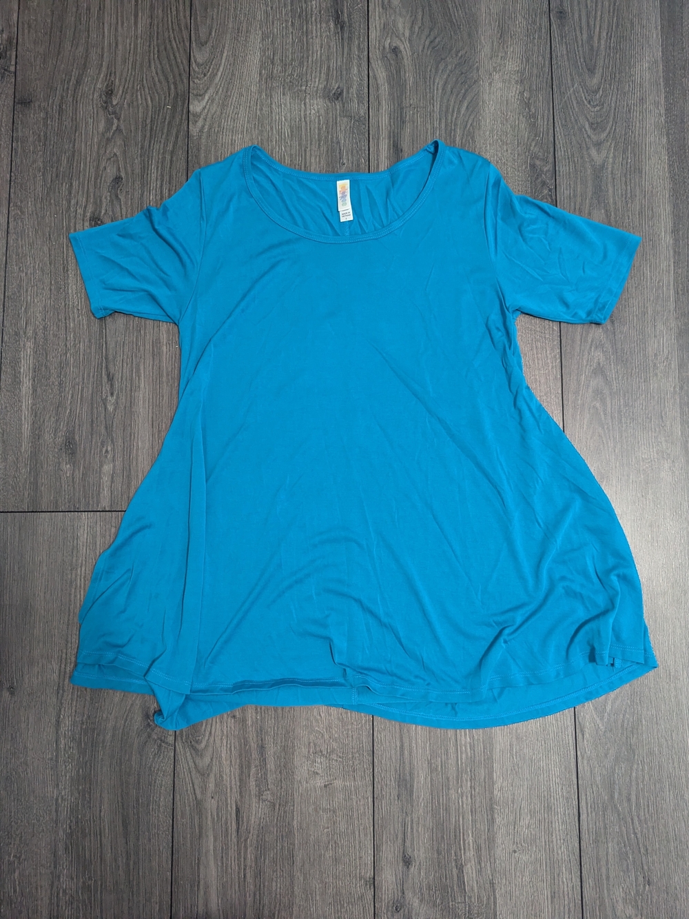 LuLaRoe Scoop Neck Tee in Bright Teal